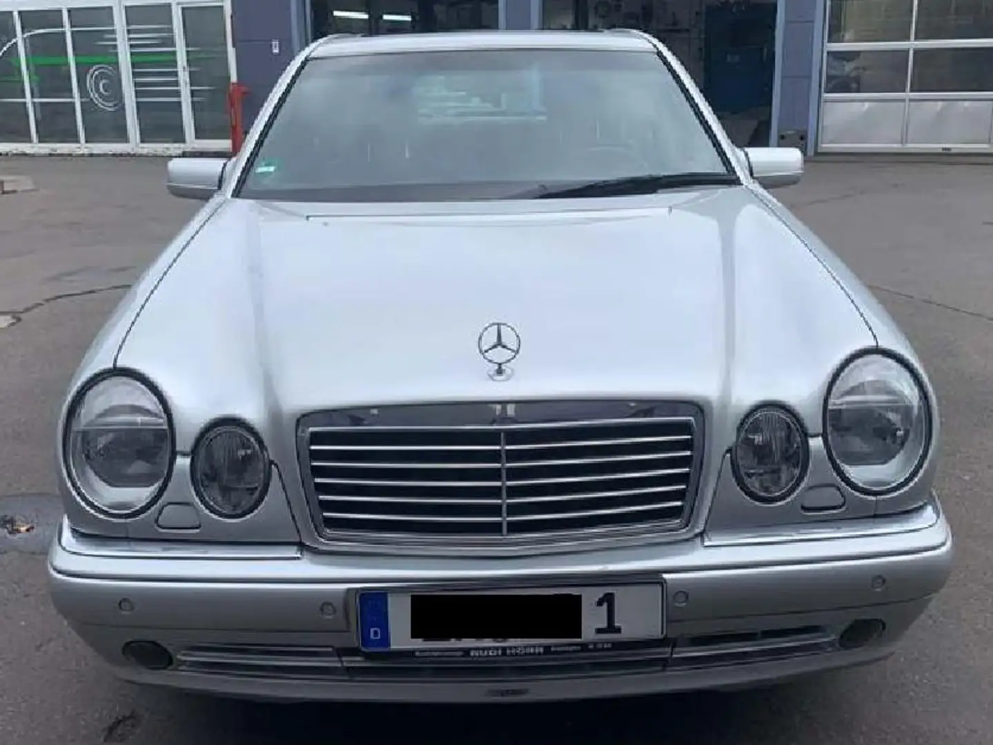 Mercedes-Benz E 50 AMG Silber - 1