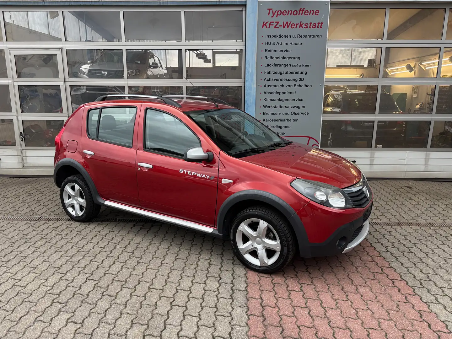 Dacia Sandero 1.6 MPI Stepway, 2.Hand, HU/AU neu Rouge - 1