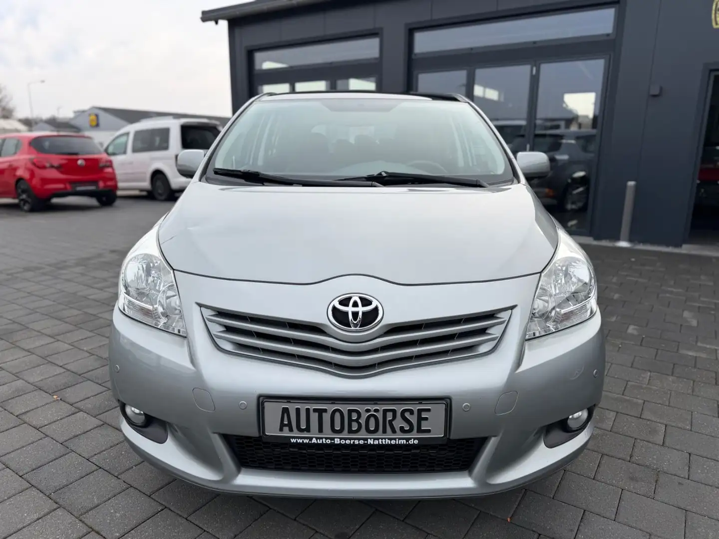 Toyota Verso Edition Grau - 2