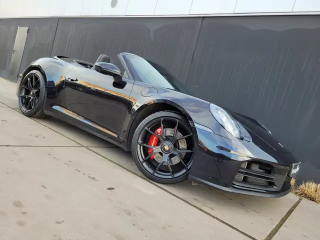 Porsche 911 view 9