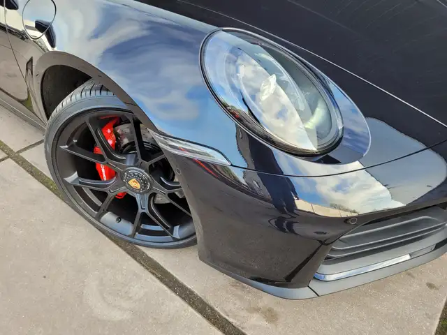 Porsche 911 view 7