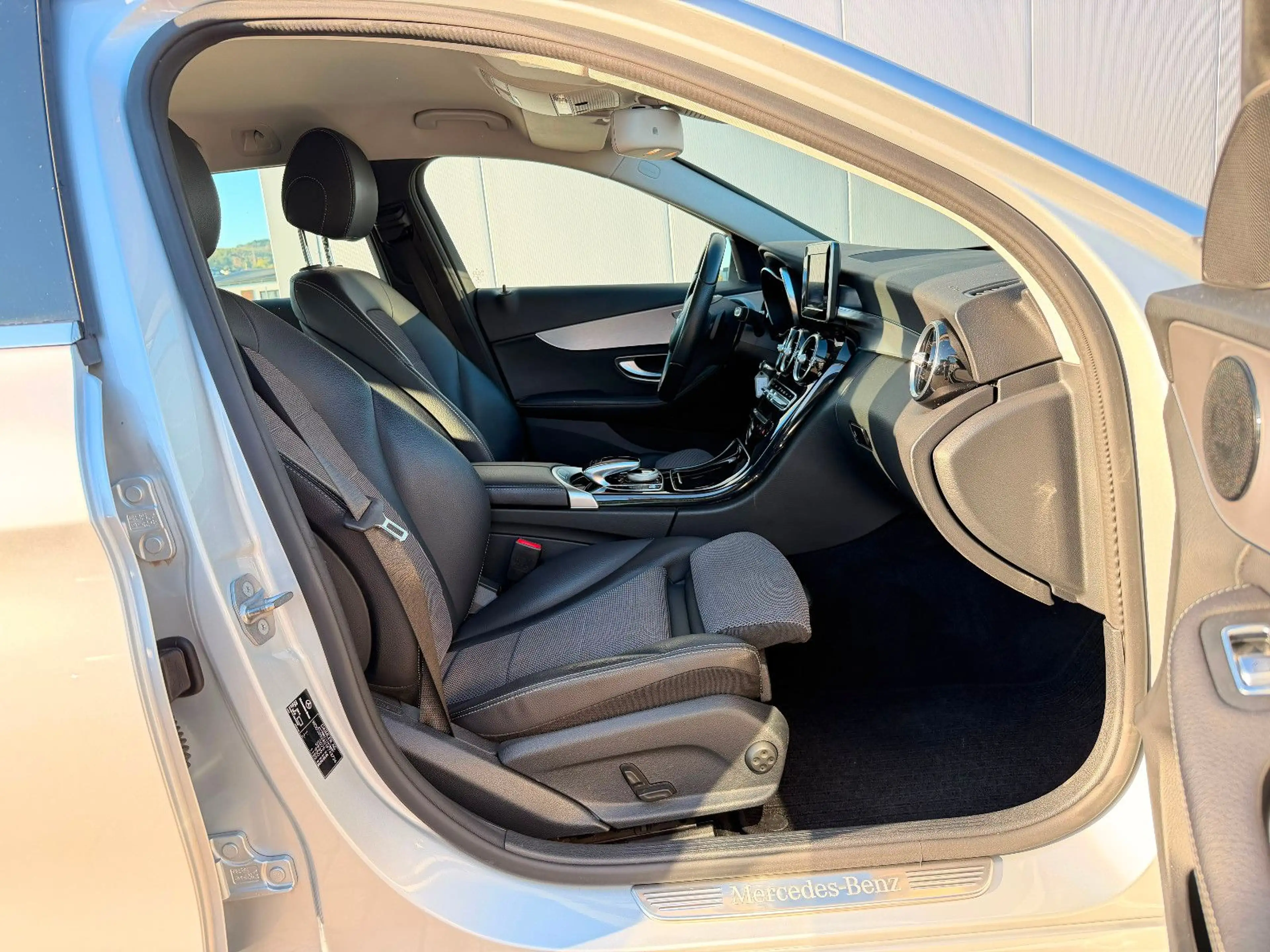 Mercedes-Benz C 180 T CGI 9G-Tronic Avantgarde — photo 15