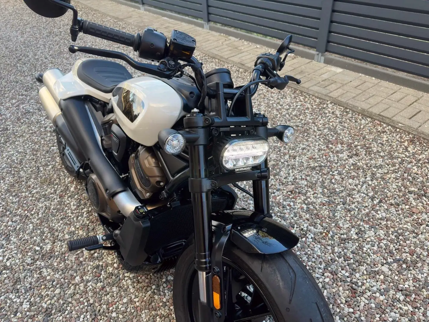 Harley-Davidson Sportster S RH1250 Argintiu - 1