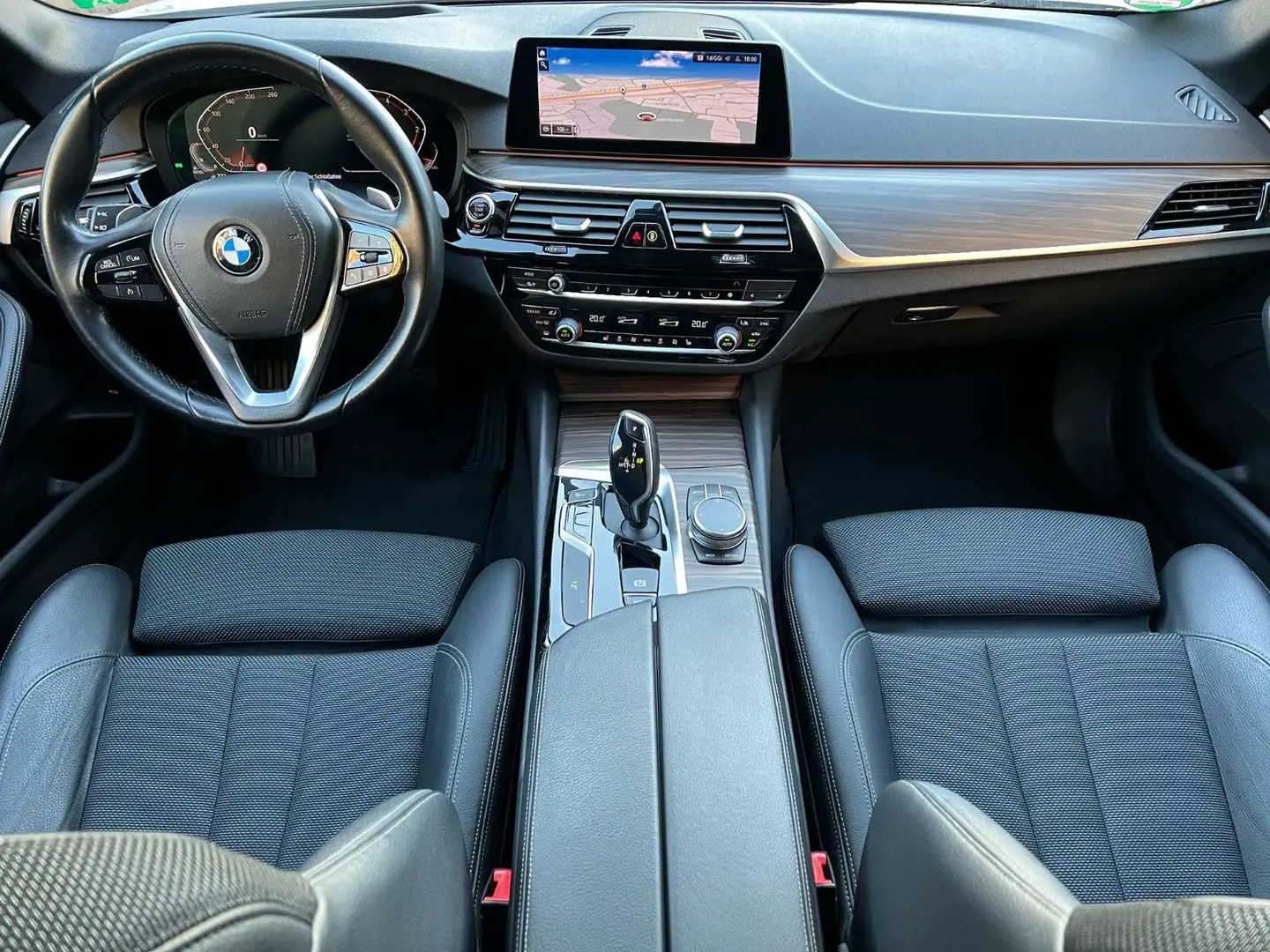 BMW 530 d Sport Head-Up LED Parking Assist.Glasdach Weiß - 2