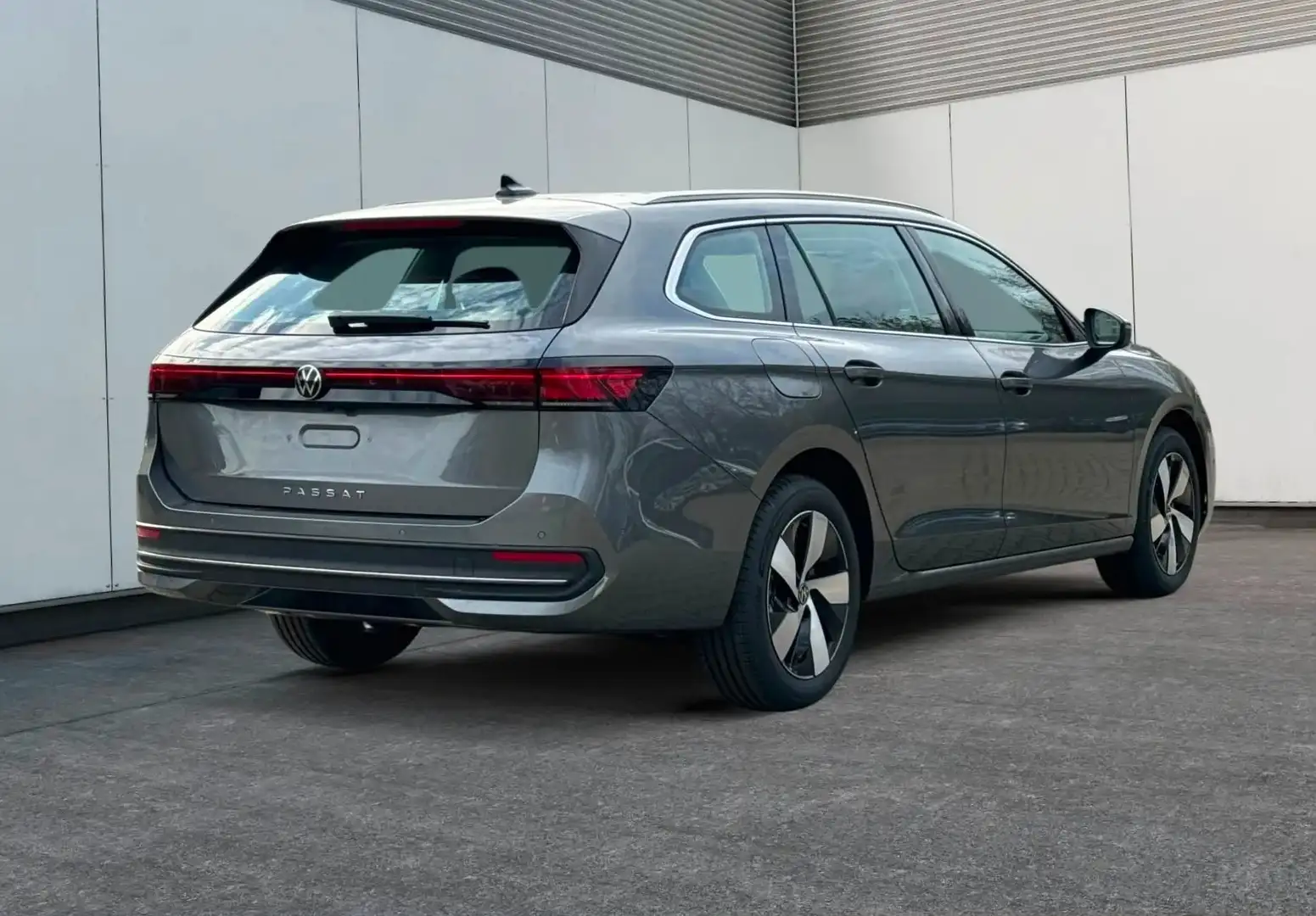 Volkswagen Passat Variant 2.0 TDI 110 kW Business Grau - 2