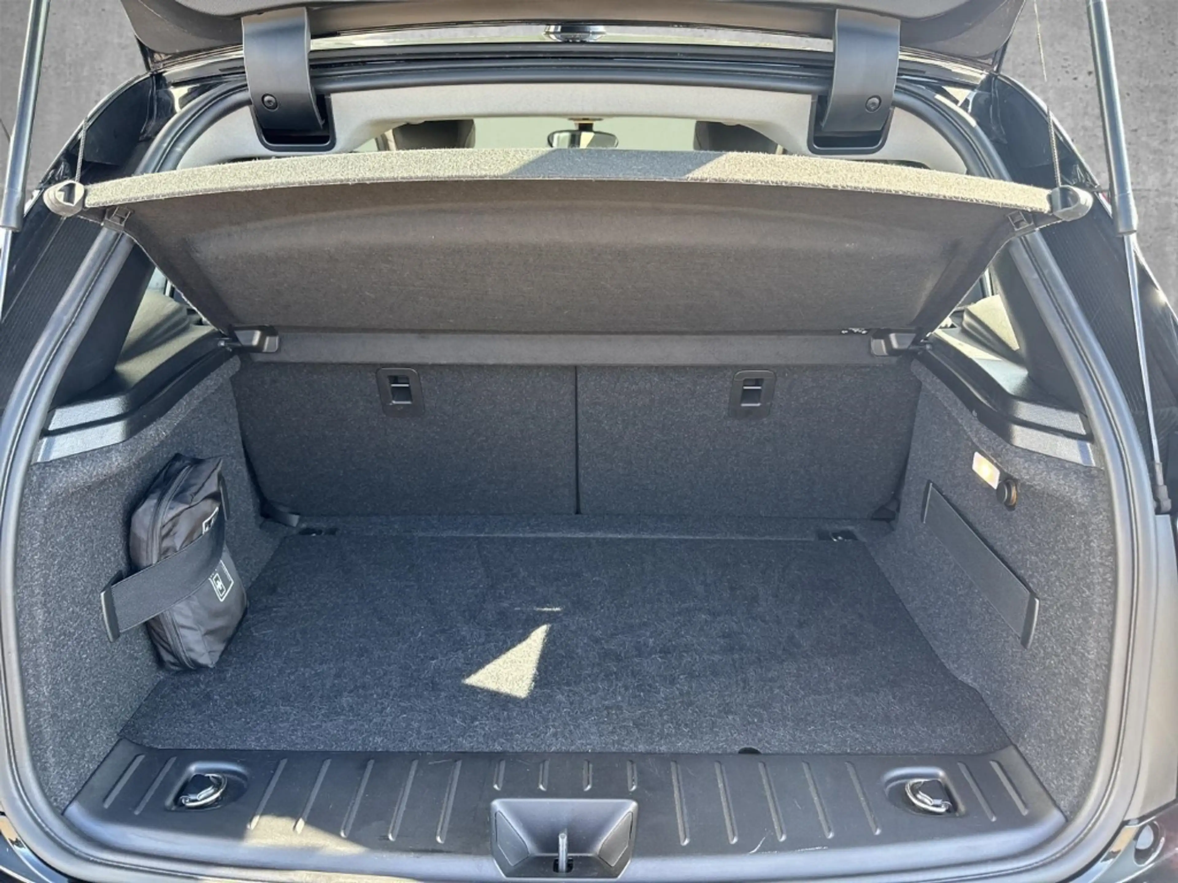 BMW i3 120 Navi LED Apple CarPlay Android Auto Klimaautom — photo 14