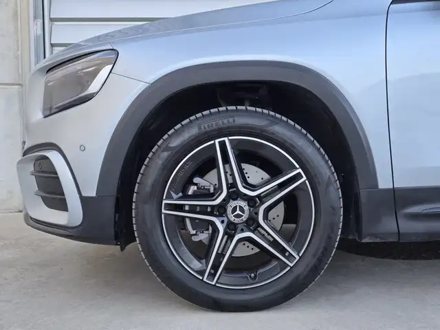 Mercedes-Benz GLB view 10