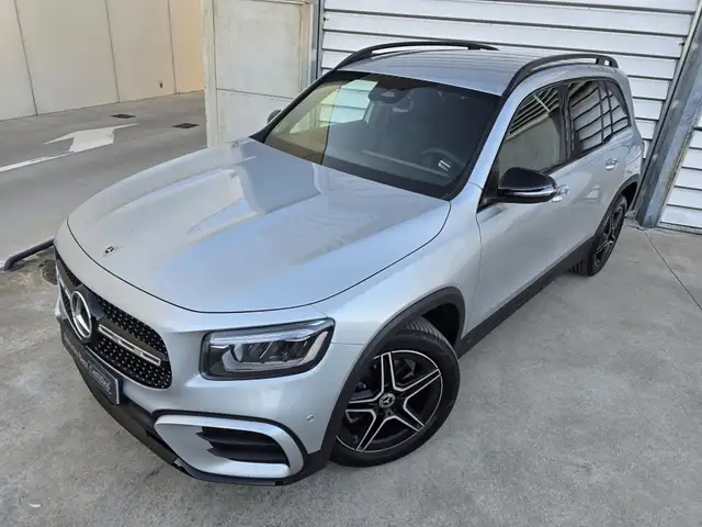 Mercedes-Benz GLB view 11