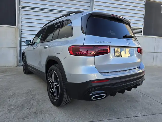 Mercedes-Benz GLB view 9