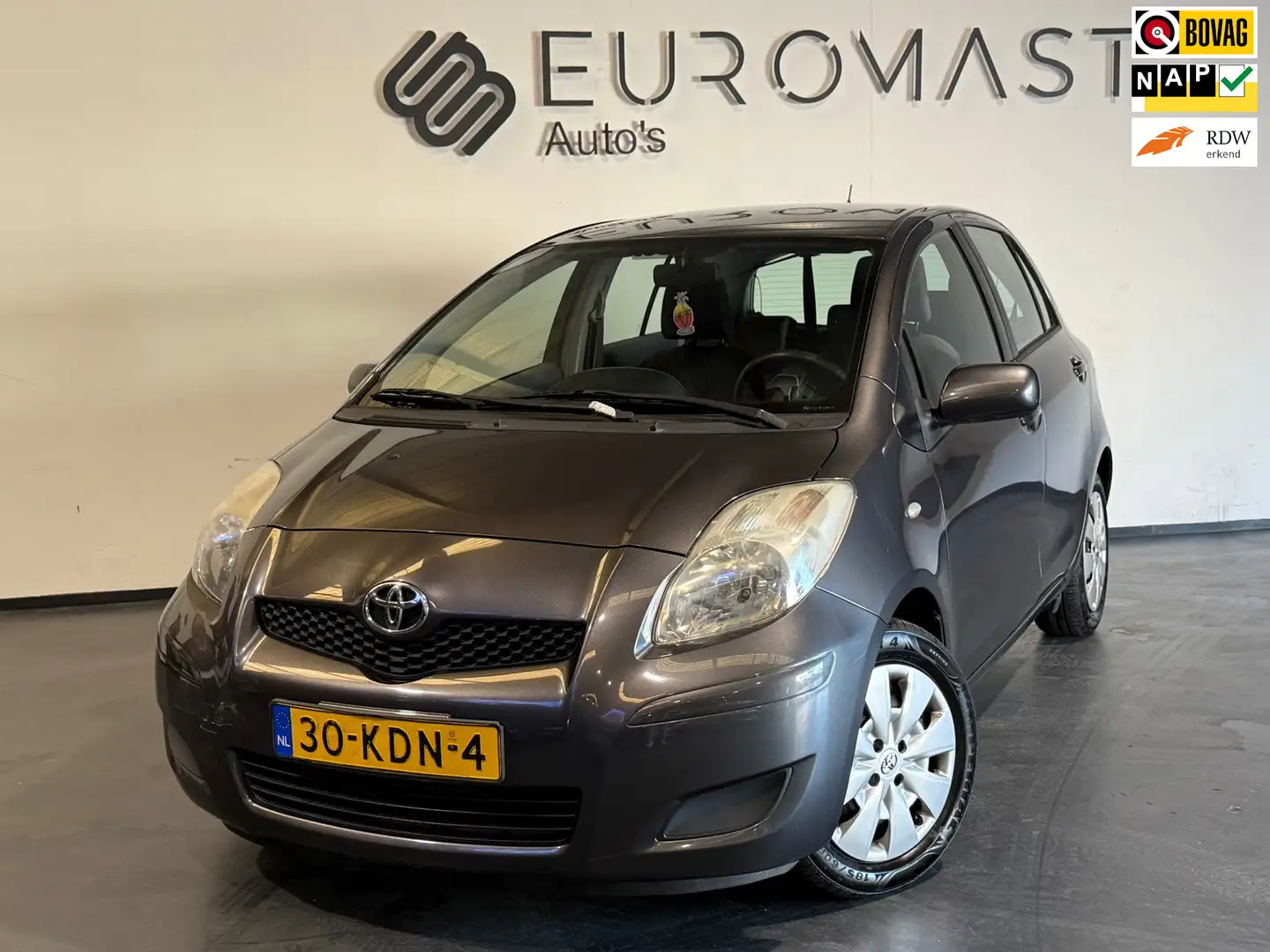 Toyota Yaris 1.3 VVTi Aspiration Automaat Nieuwe Koppeling 5d A Grau - 1