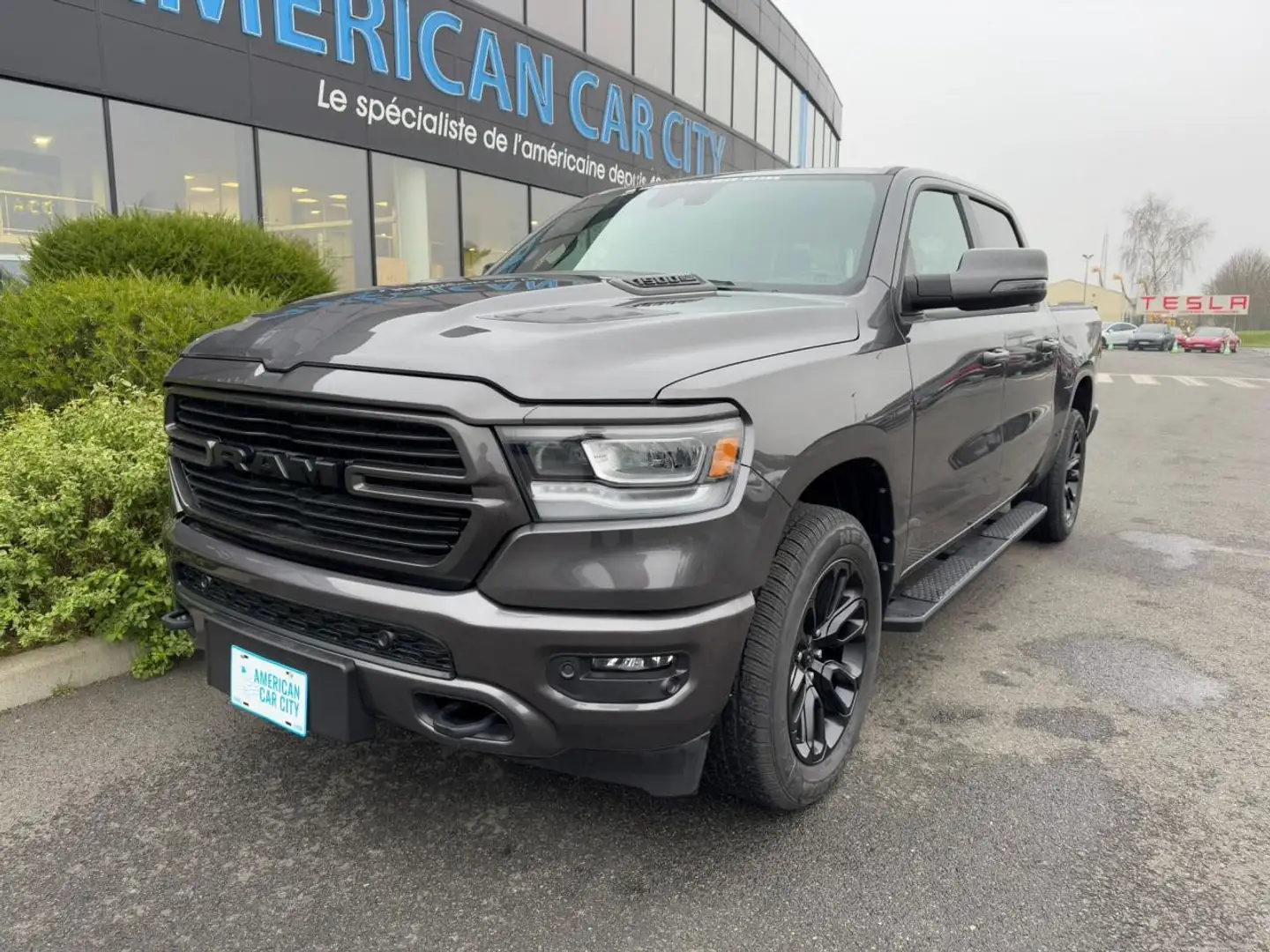 Dodge RAM 1500 CREW CAB LARAMIE SPORT BLACK PACKAGE Gris - 1