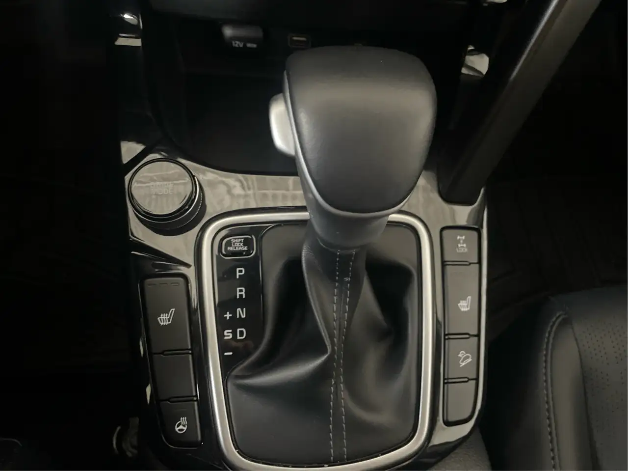 Kia Seltos снимка Kia Seltos