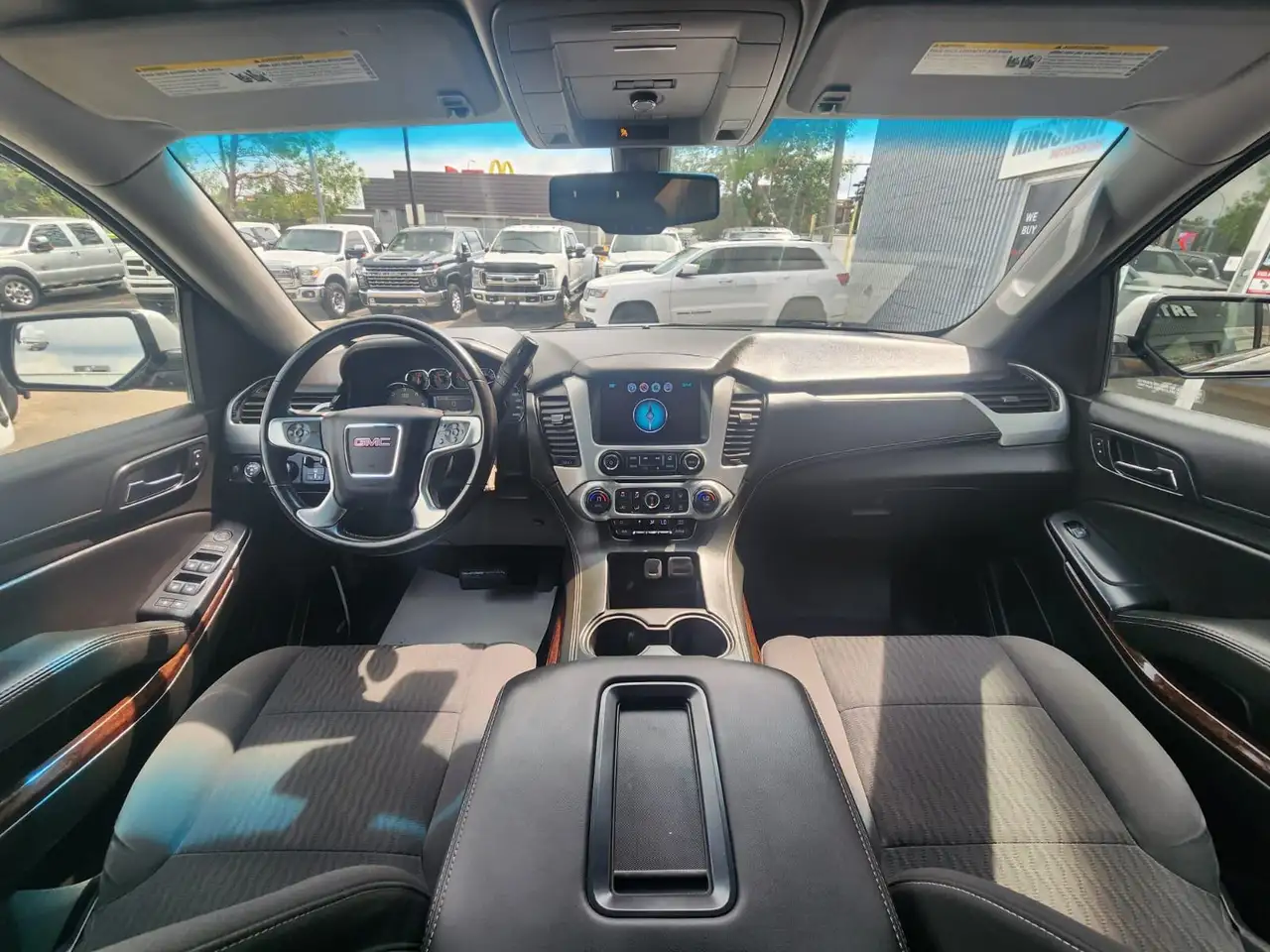 GMC Yukon снимка GMC Yukon