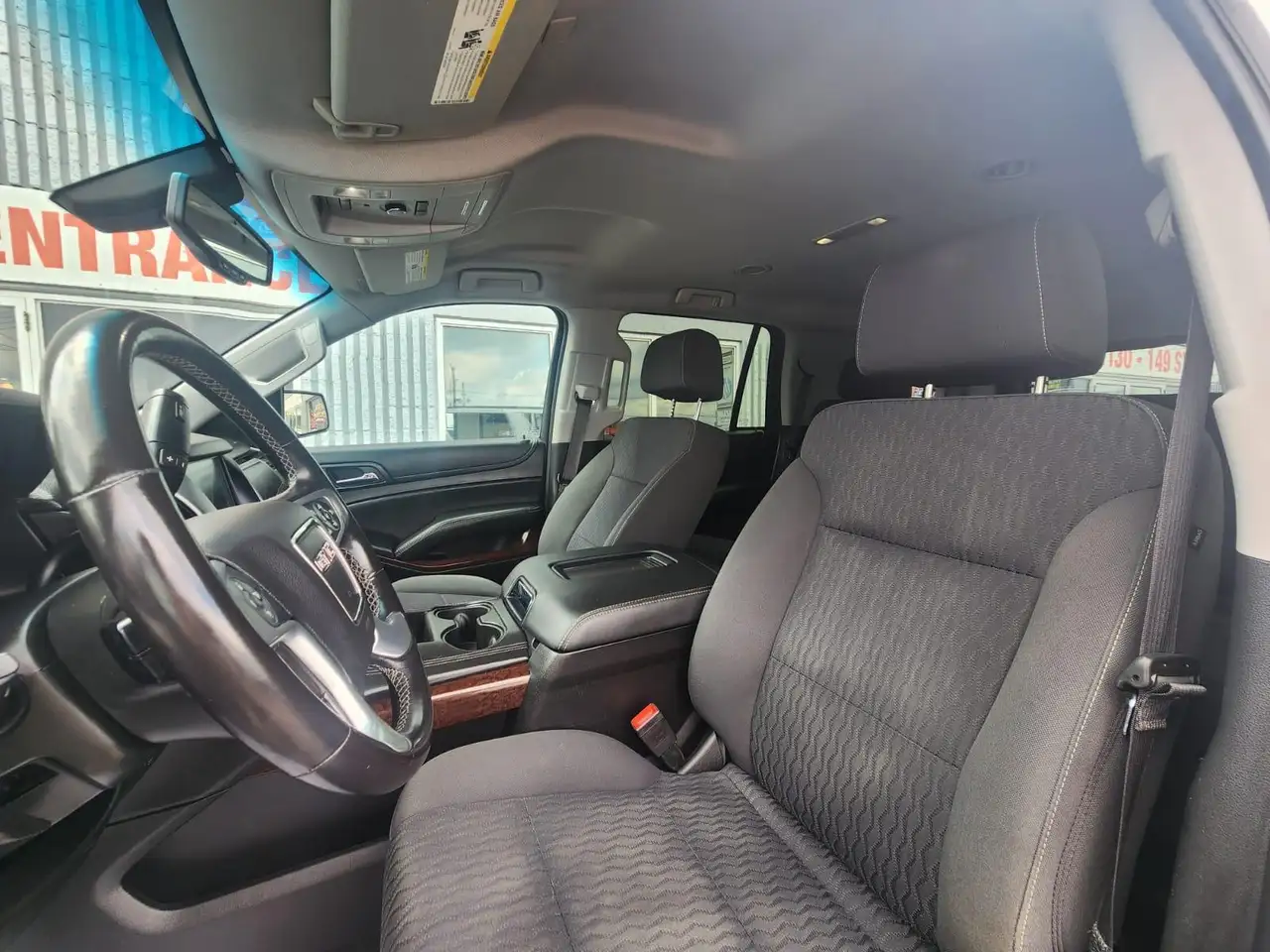 GMC Yukon снимка GMC Yukon