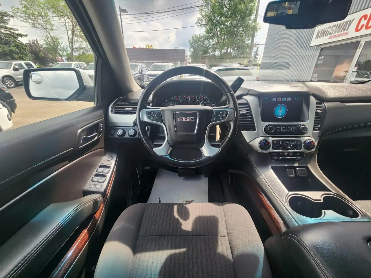 GMC Yukon снимка GMC Yukon