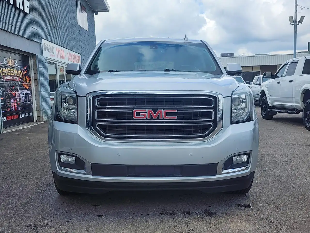 GMC Yukon снимка GMC Yukon