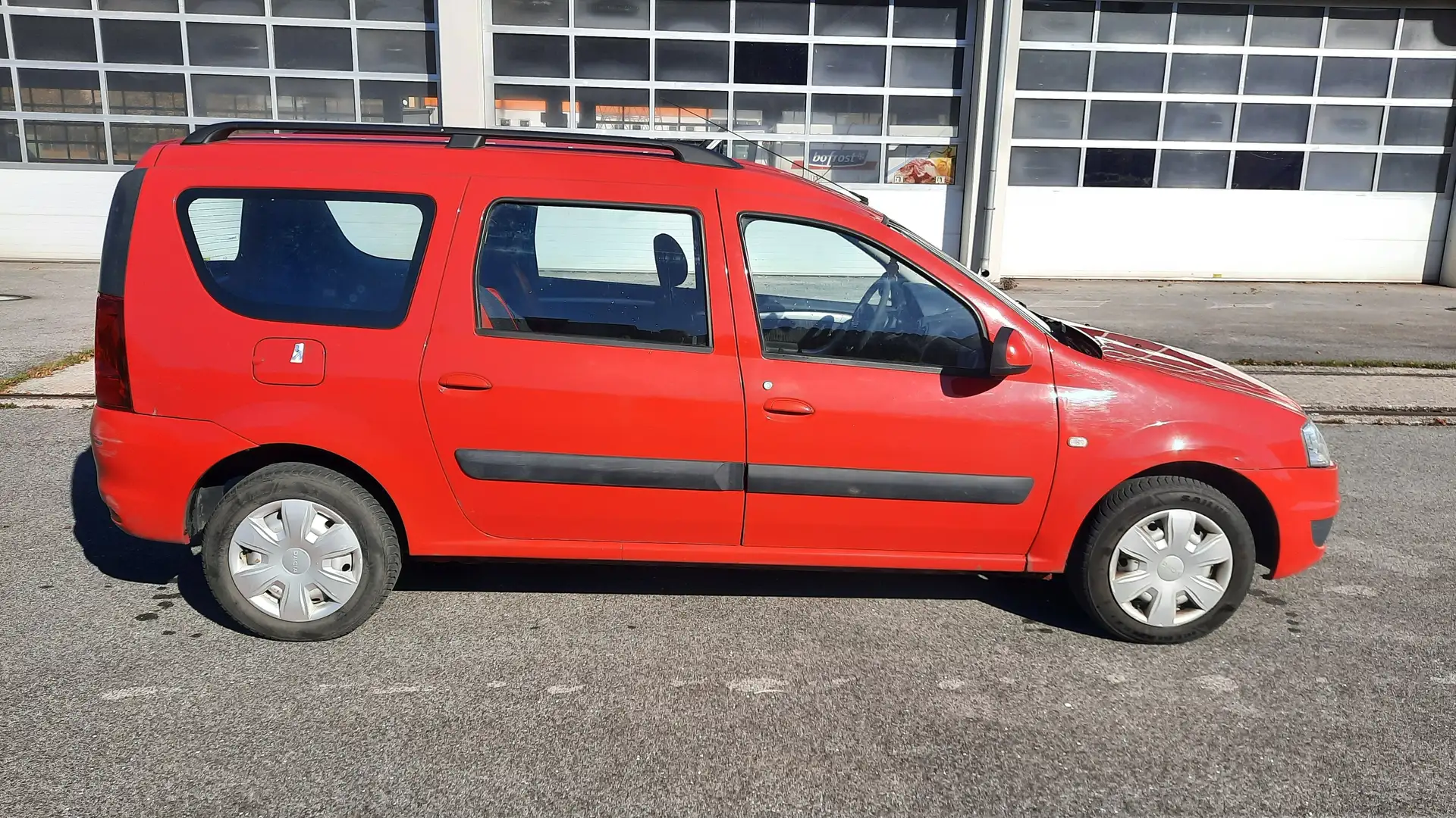 Dacia Logan Logan MCV Ambiance 1,4 MPI Ambiance Rot - 2