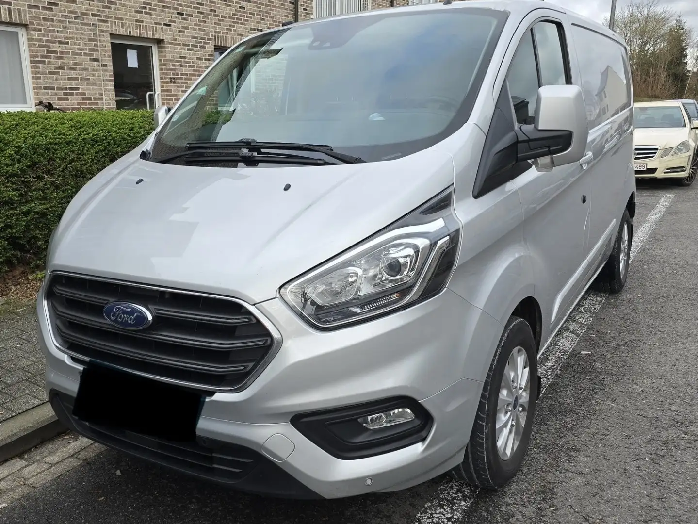 Ford Transit Custom 2.0 TDCi L2H1 Limited Argent - 1