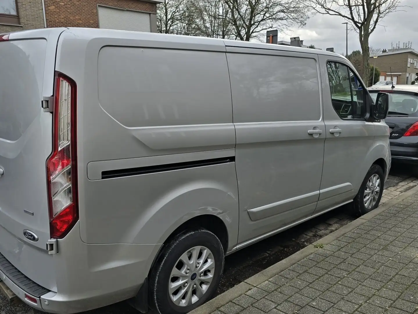 Ford Transit Custom 2.0 TDCi L2H1 Limited Argent - 2