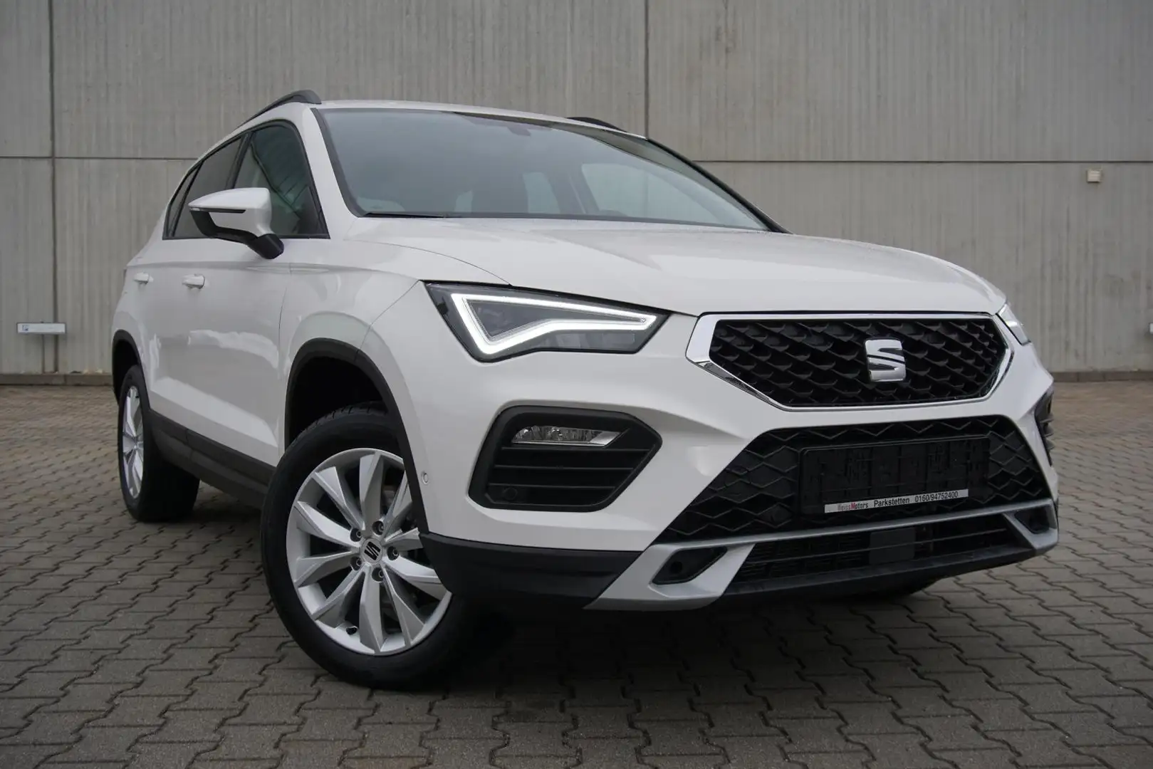 SEAT Ateca 1.5TSI Style DSG Navi/MirrorL AHK Kamera Weiß - 1