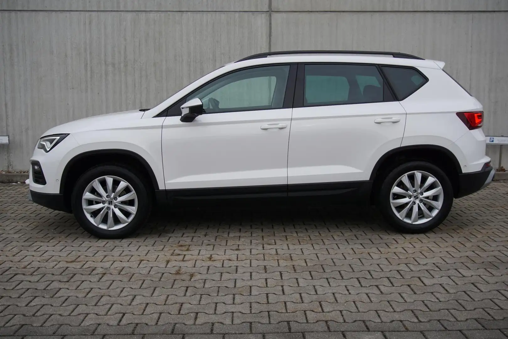 SEAT Ateca 1.5TSI Style DSG Navi/MirrorL AHK Kamera Weiß - 2