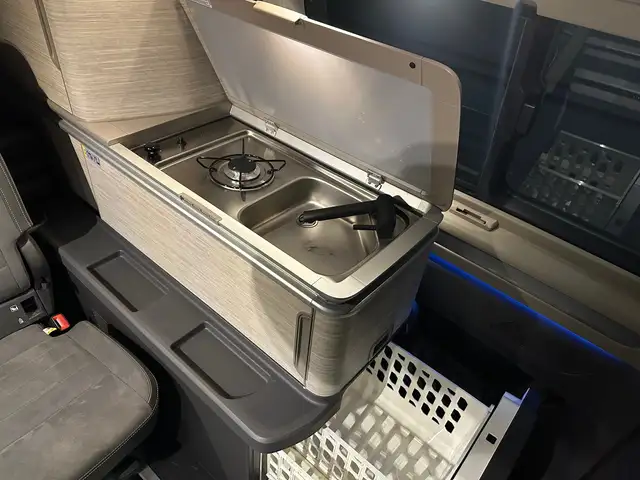 Volkswagen California view 13