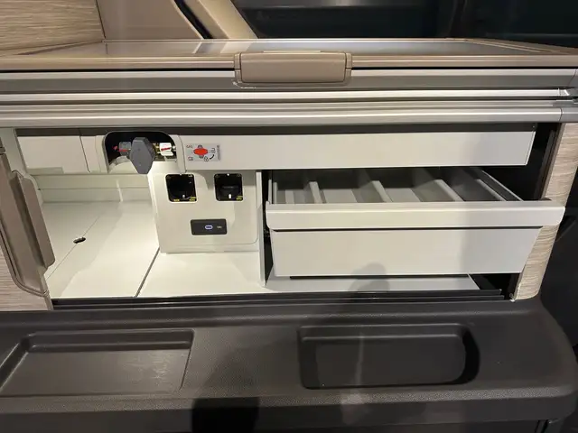 Volkswagen California view 14