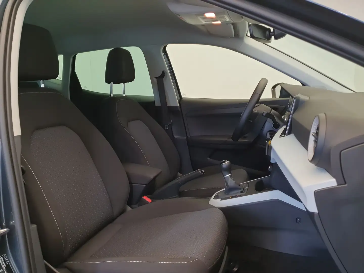 SEAT Arona 1.0 EcoTSI 95pk Style Camera, Parkeer assistent, C Grau - 2