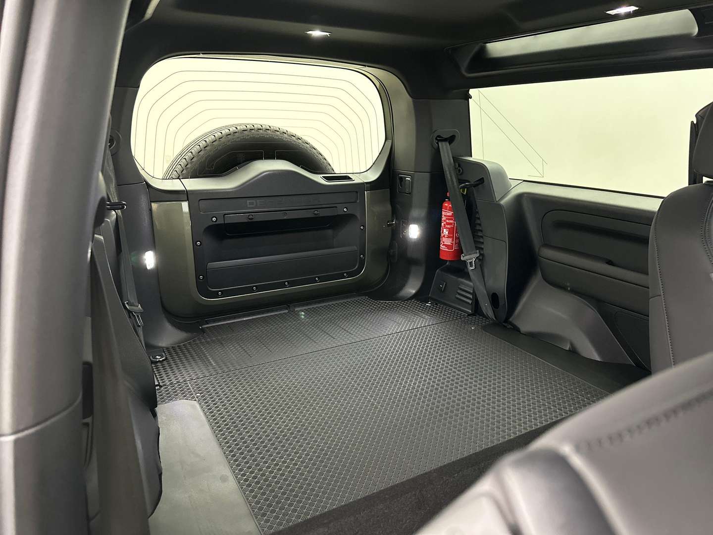 Land Rover Defender 90 D250 X-Dynamic SE AWD Auto -  - Joinsteer - #4