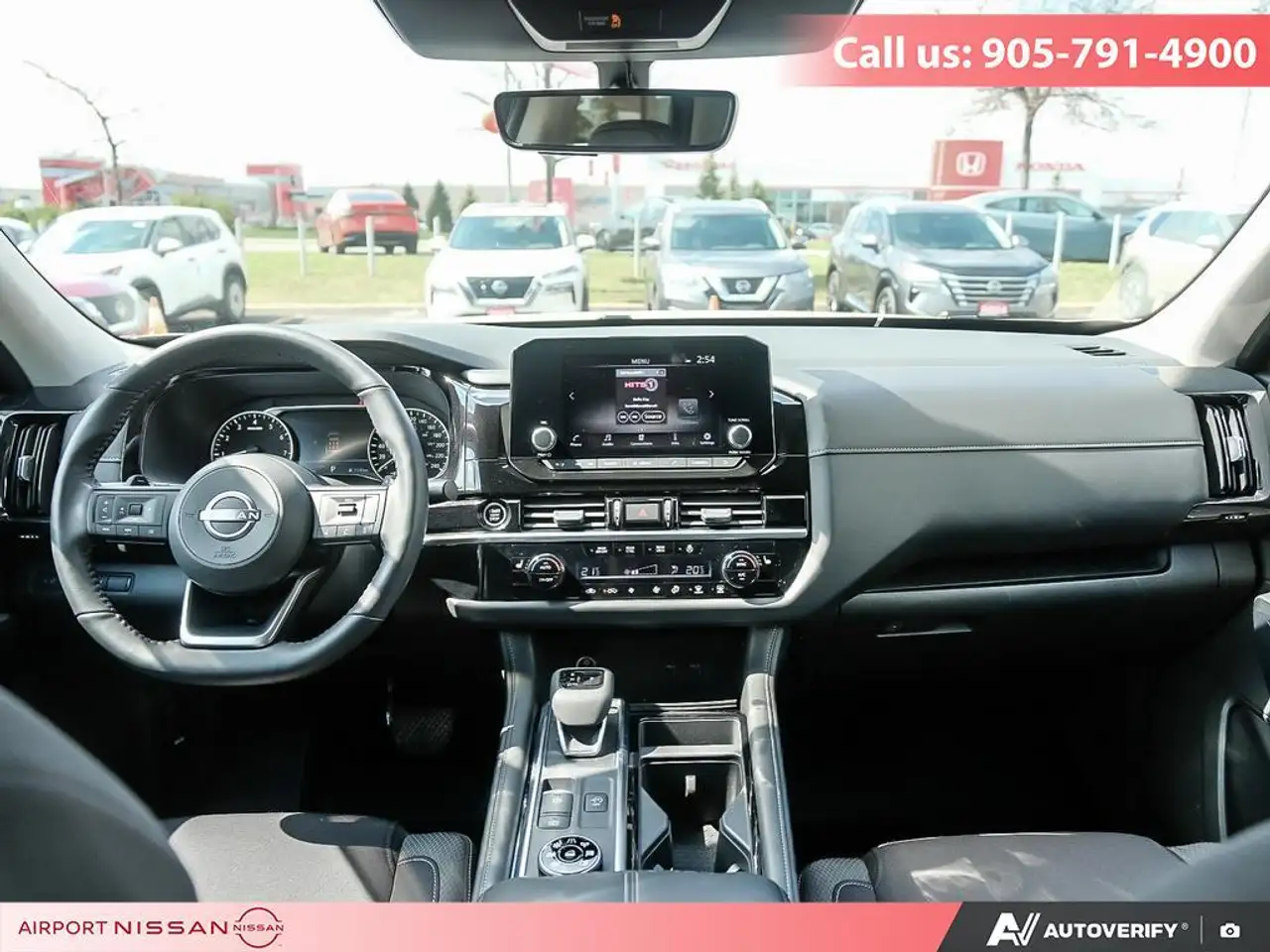Nissan Pathfinder снимка Nissan Pathfinder