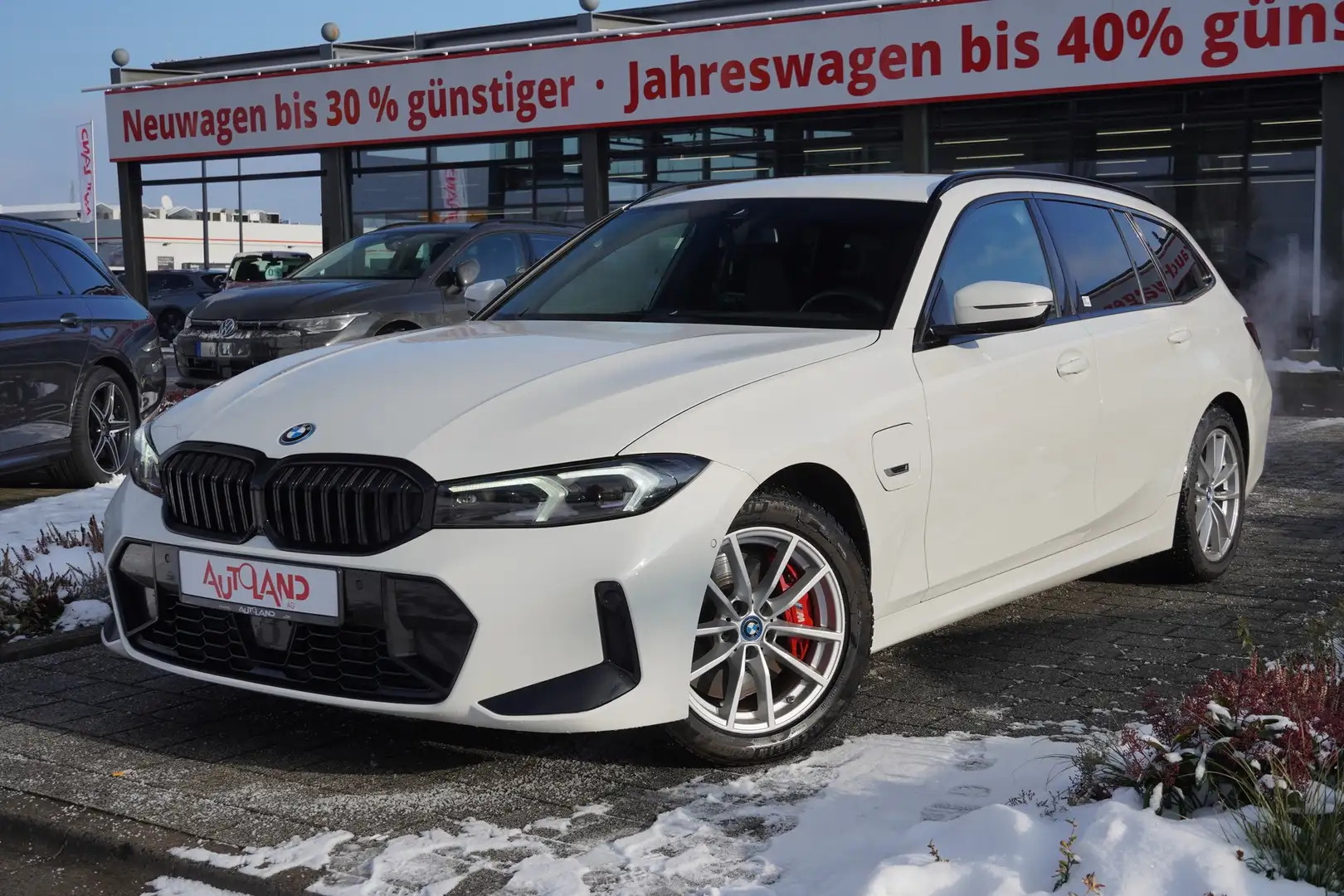 BMW 330 330e M-Sport Touring PHEV LED ACC Navi Kamera Blanc - 2