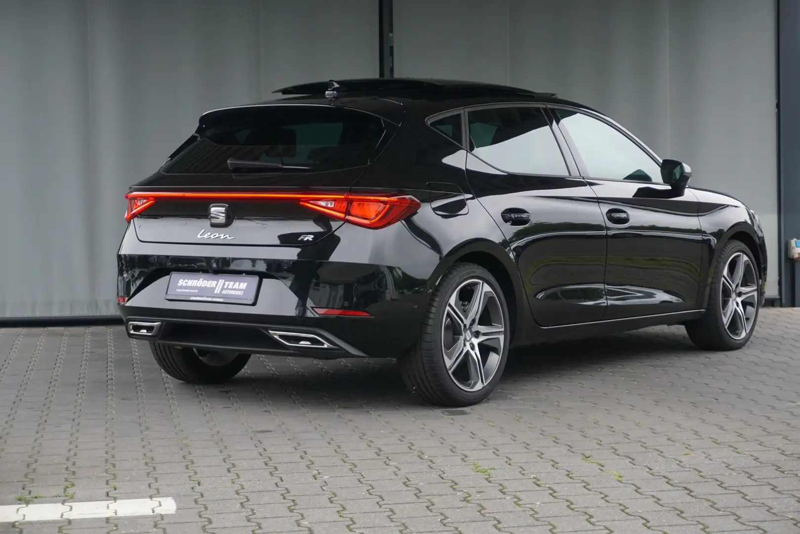 SEAT Leon 1.5 eTSI DSG FR Pano ACC Matrix RFK Noir - 2