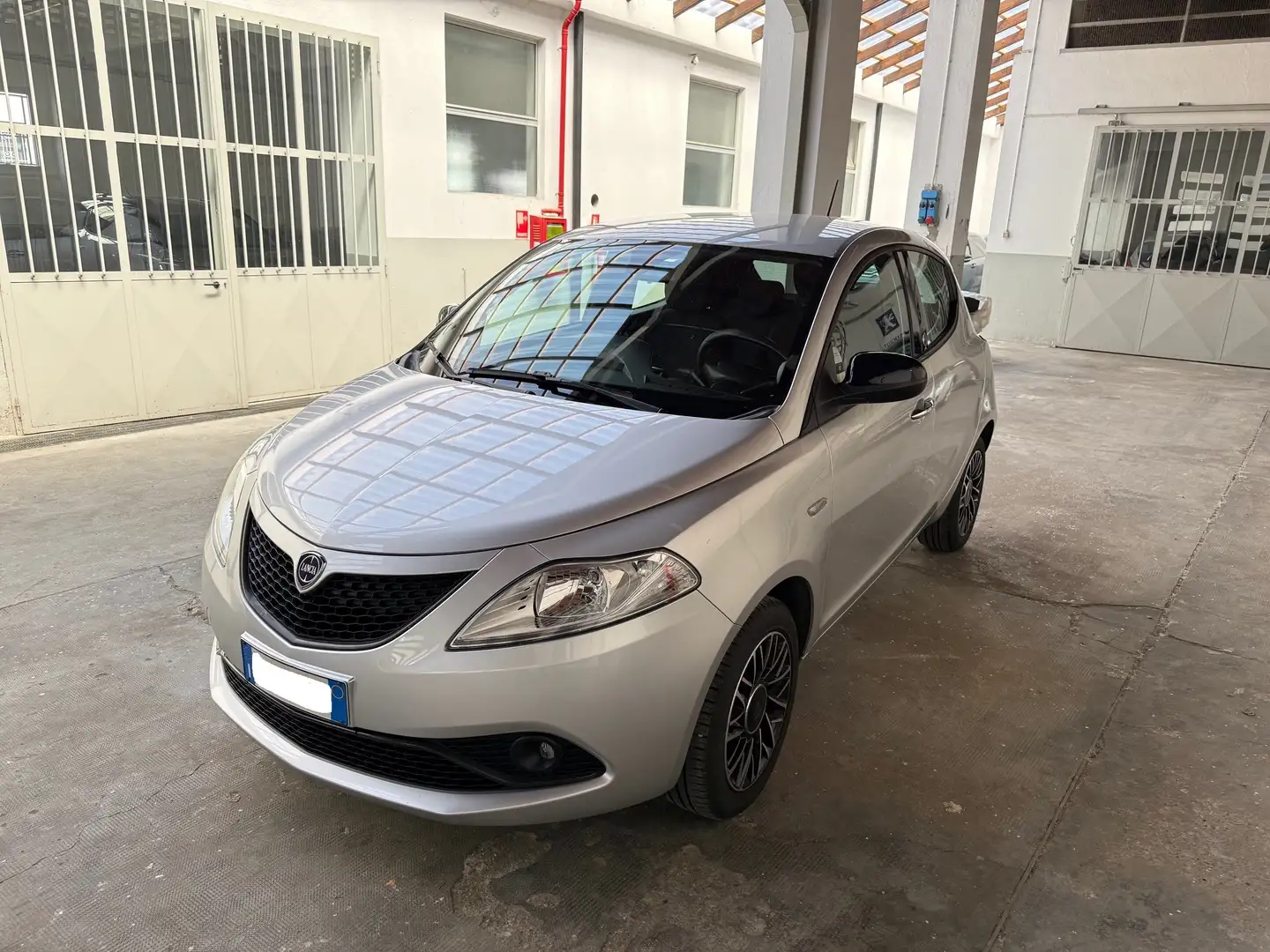 Lancia Ypsilon 1.2 Black and Noir ecochic Gpl 69cv Gris - 2