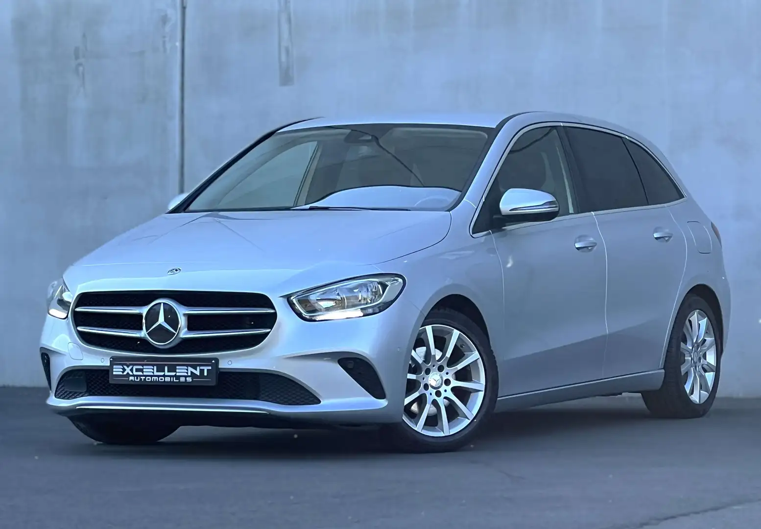 Mercedes-Benz B 180 Launch Edition*BOITE AUTO*GPS*BLUETOOTH*GARANTIE12 Gris - 1