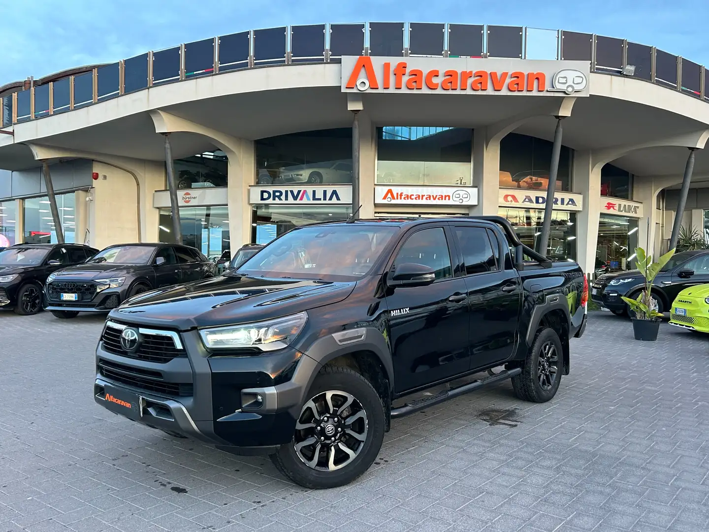 Toyota Hilux Hilux 2.8 d double cab Invincible 4wd auto Noir - 1