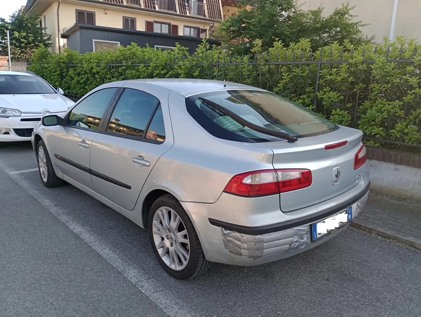 Renault Laguna Laguna II 2001 Berlina 1.8 Dynamique Plateado - 2