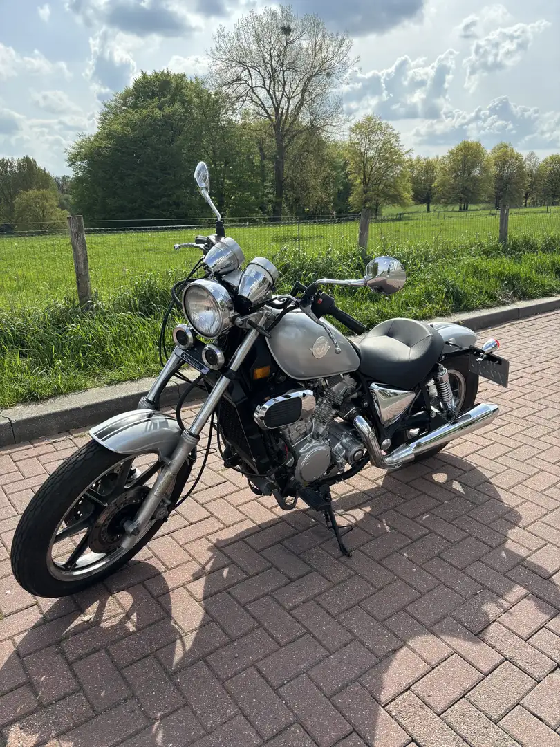 Kawasaki VN 750 bobber Plateado - 1
