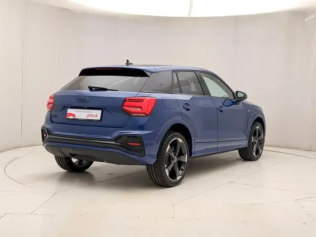 Audi Q2 view 4