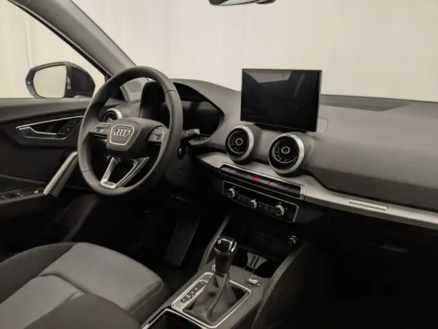 Audi Q2 view 6