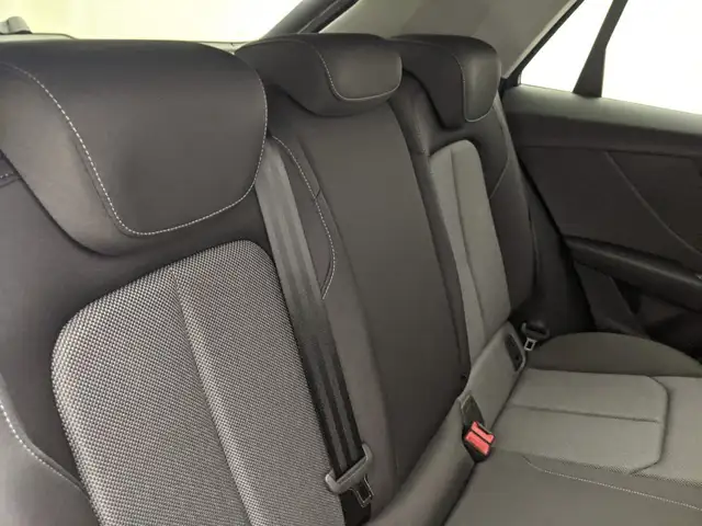 Audi Q2 view 8