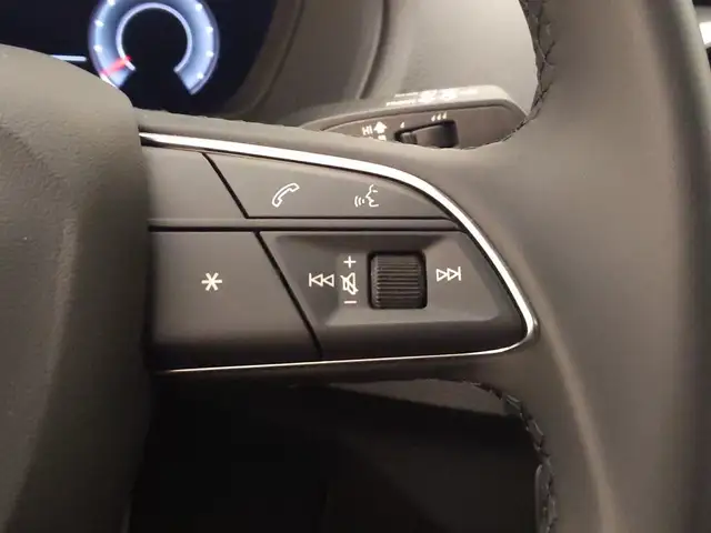 Audi Q2 view 13