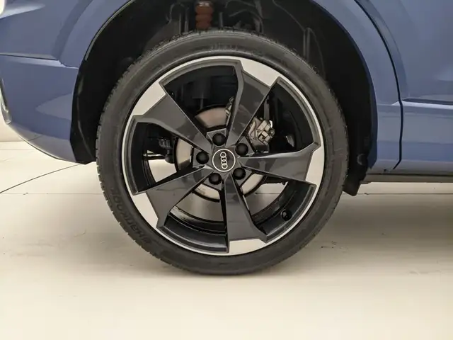 Audi Q2 view 9