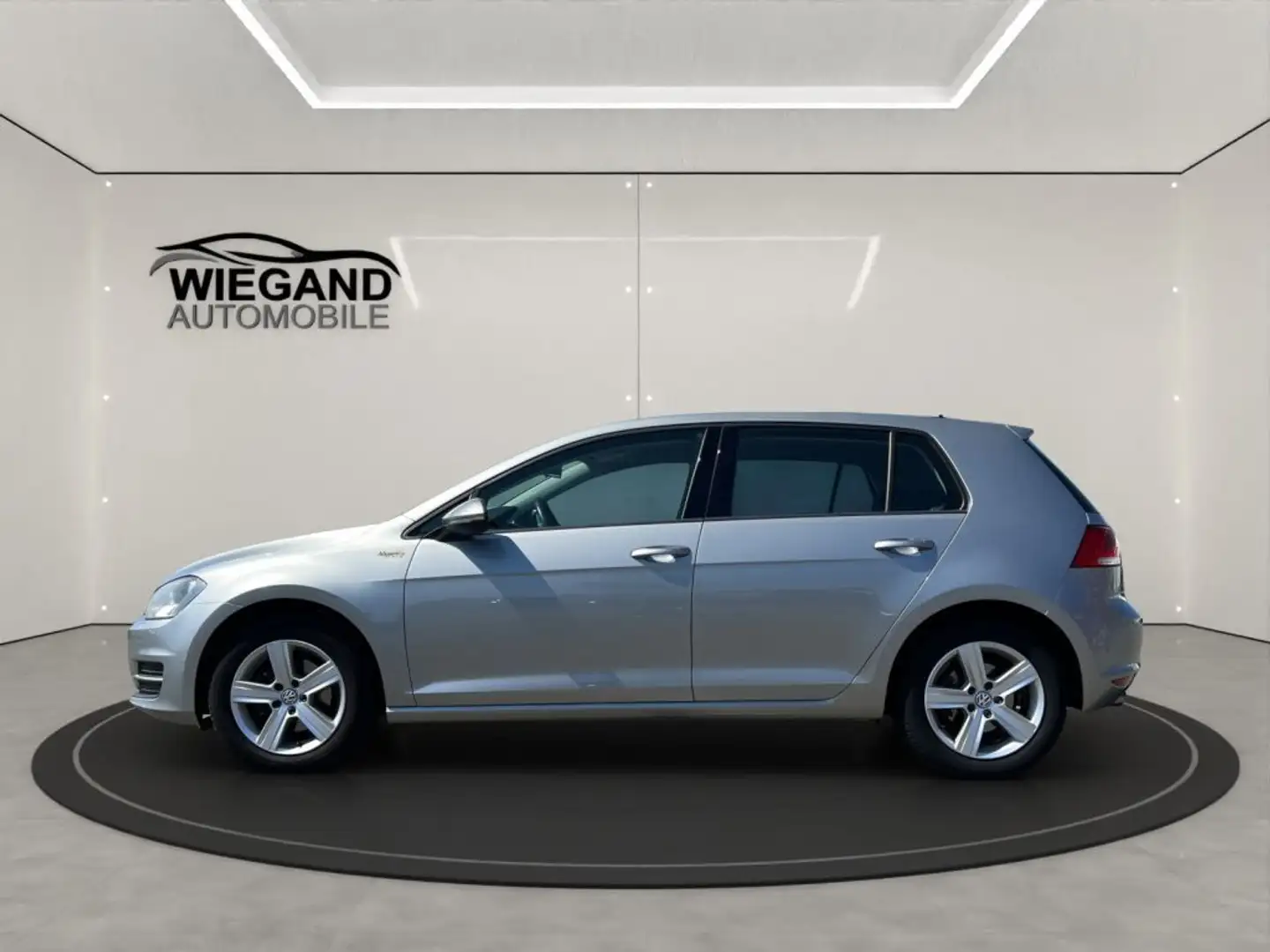 Volkswagen Golf 2.0 TDI BMT COMFORTLINE+NAVI+MEDIA+WINTER Stříbrná - 2