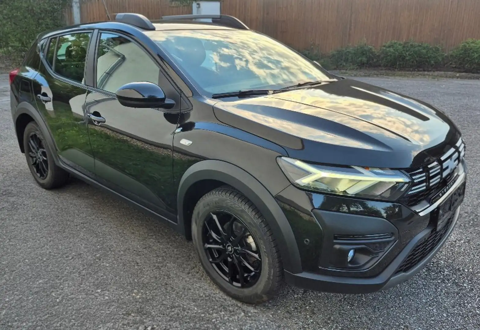 Dacia Sandero Stepway Comfort CVT*Sitzheizung*Gratis Zustellung* Schwarz - 2