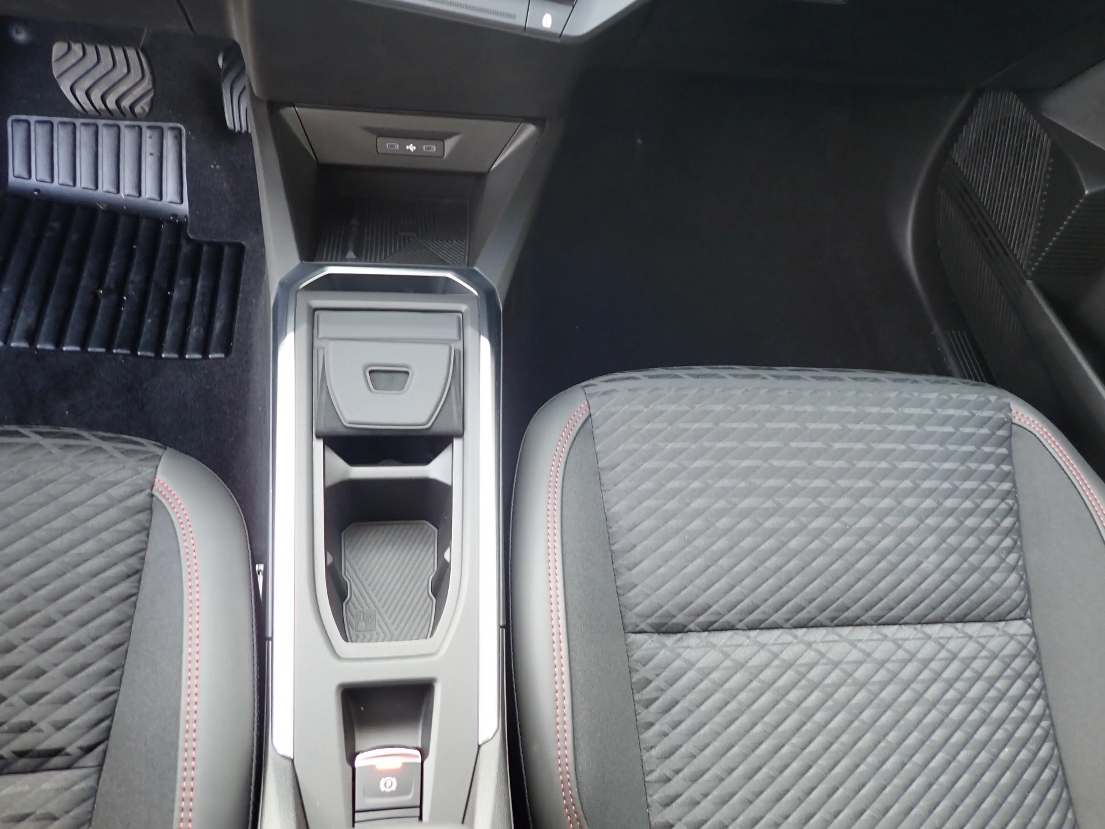Renault Clio Techno TCe 115 EDC — photo 12
