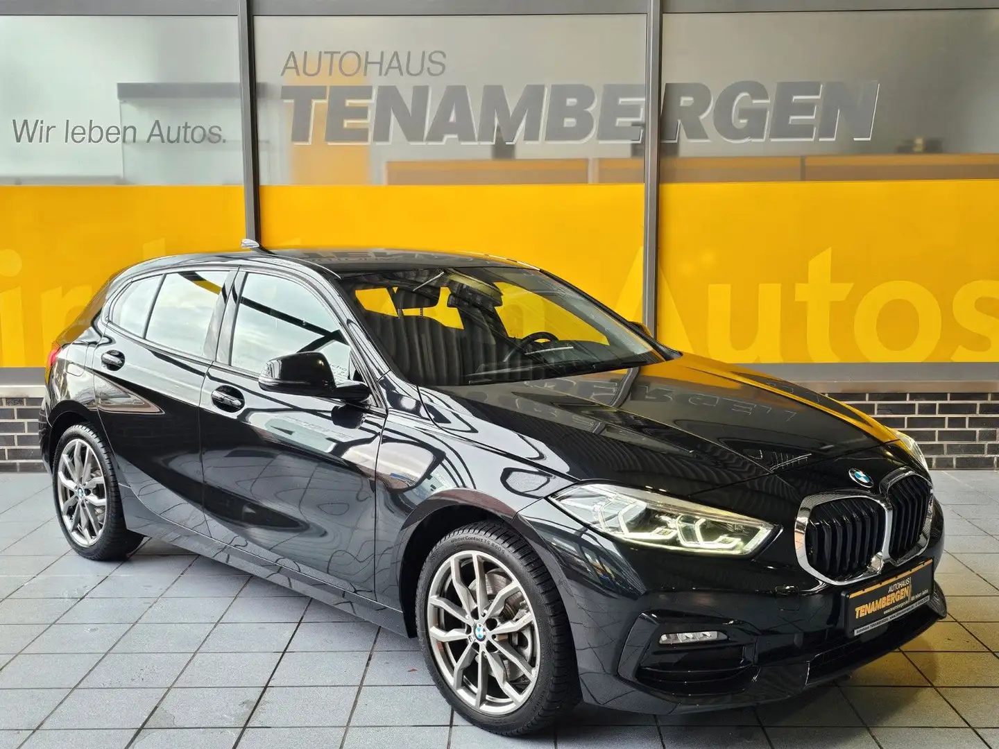 BMW 120 i Sport Line Navi Kamera Lenkradhzg LED Schwarz - 1