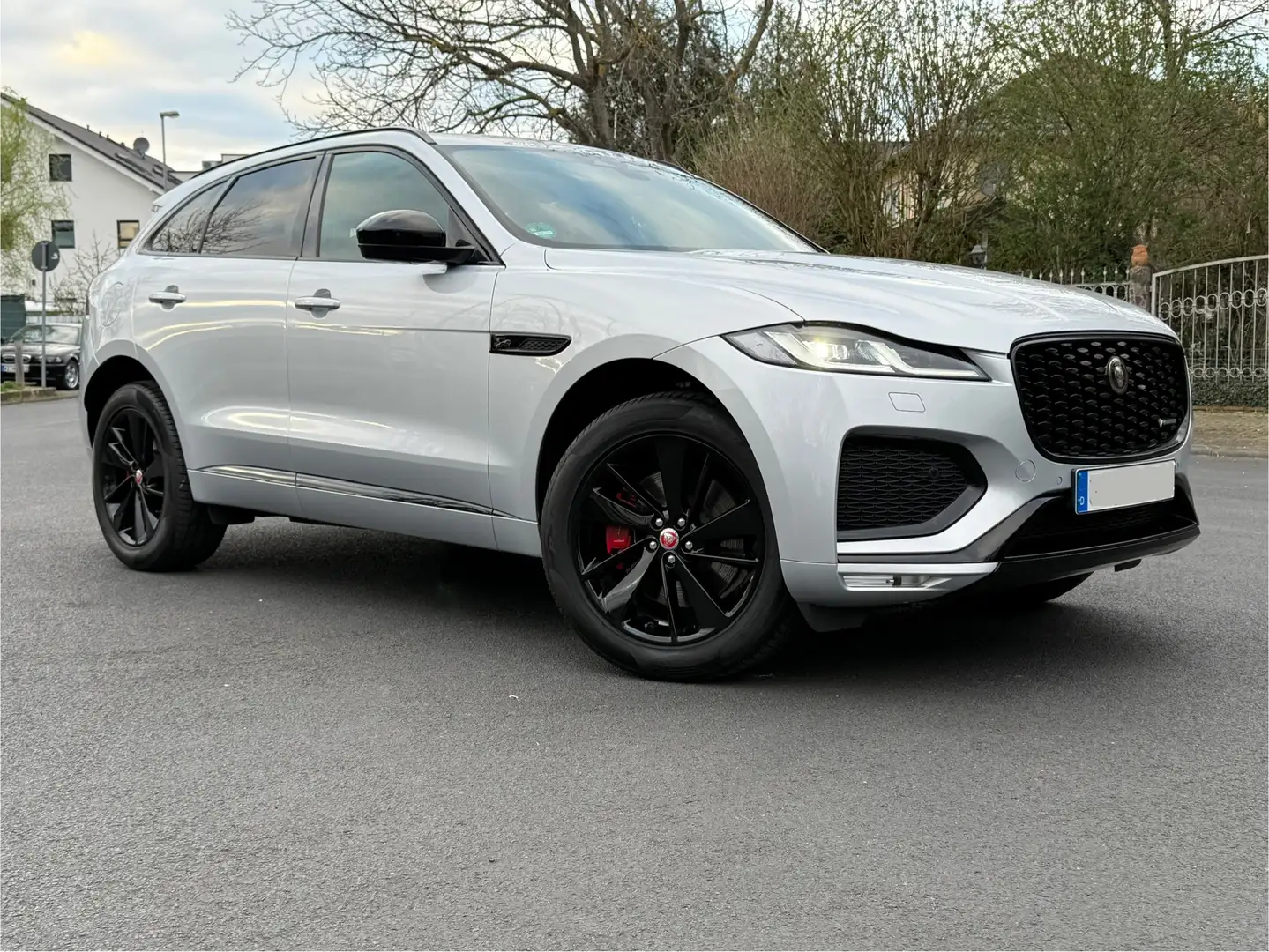 Jaguar F-Pace R-Dynamic SE AWD Grau - 2