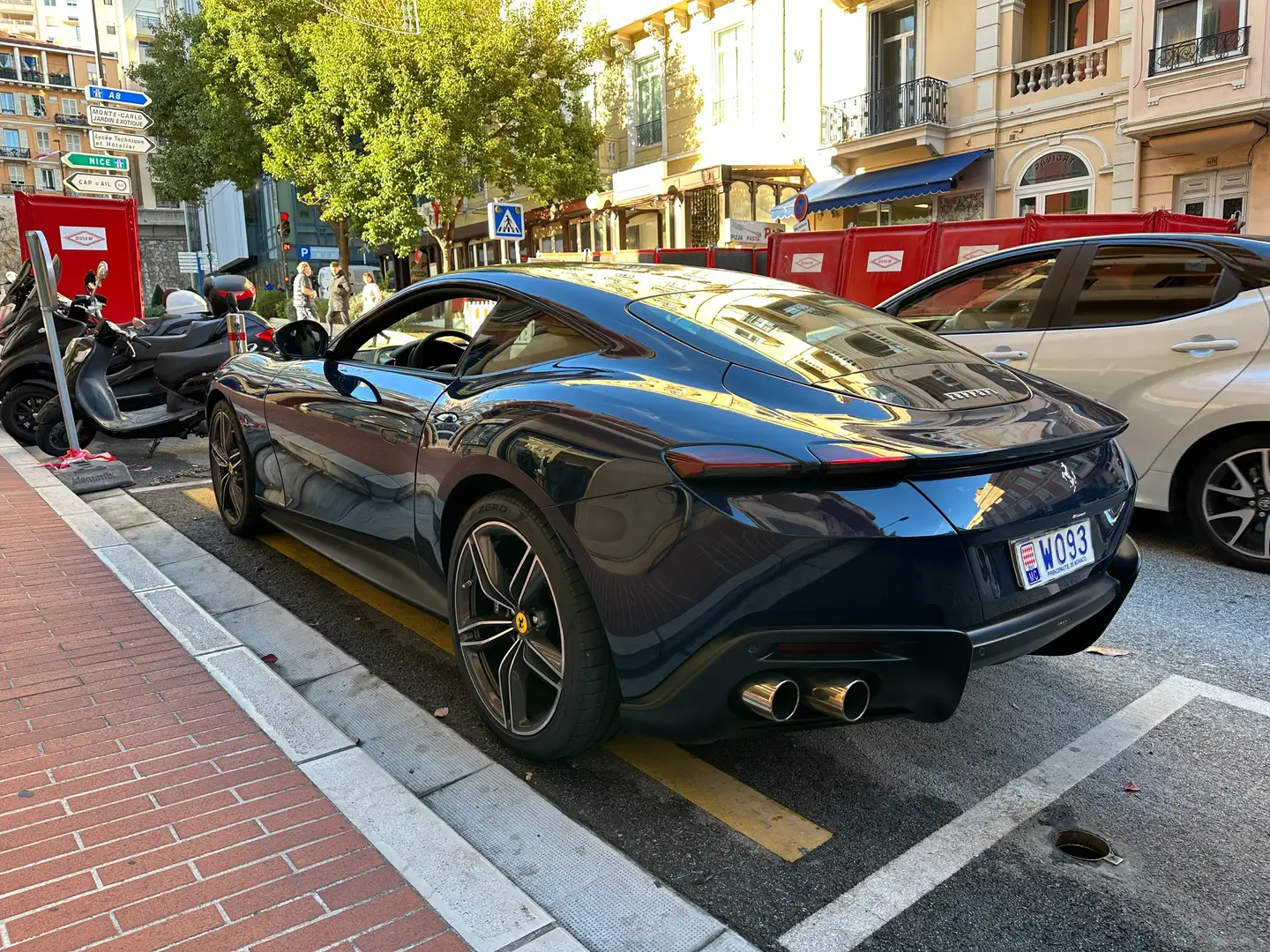 Ferrari Roma Bleu - 1