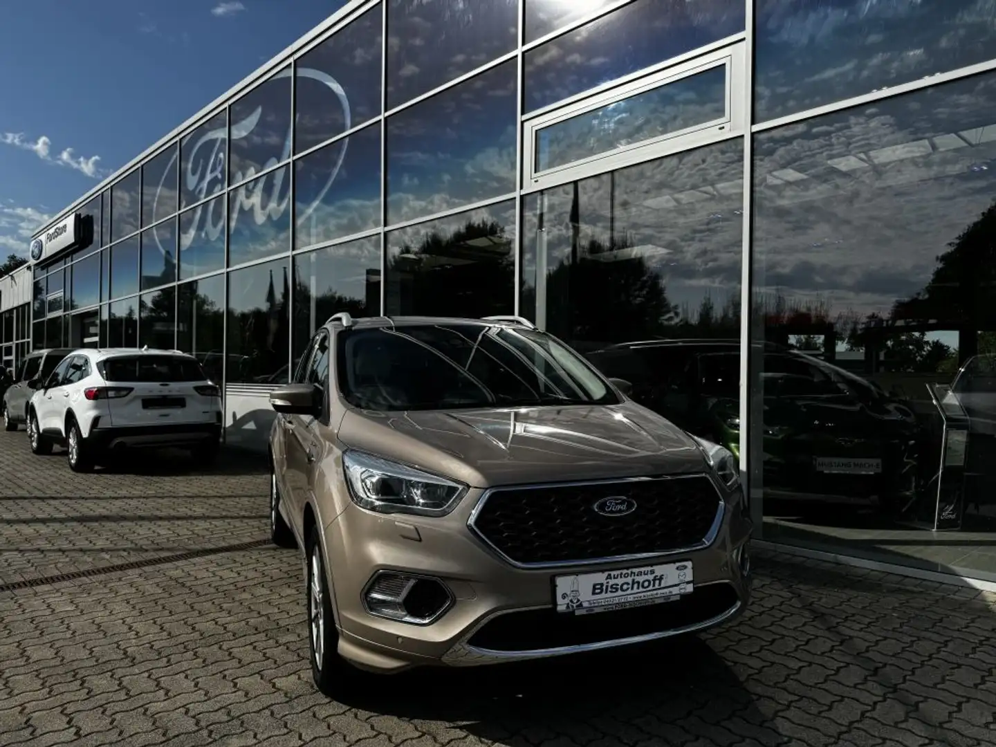 Ford Kuga 1.5 EcoBoost 2x4 Vignale Beige - 1