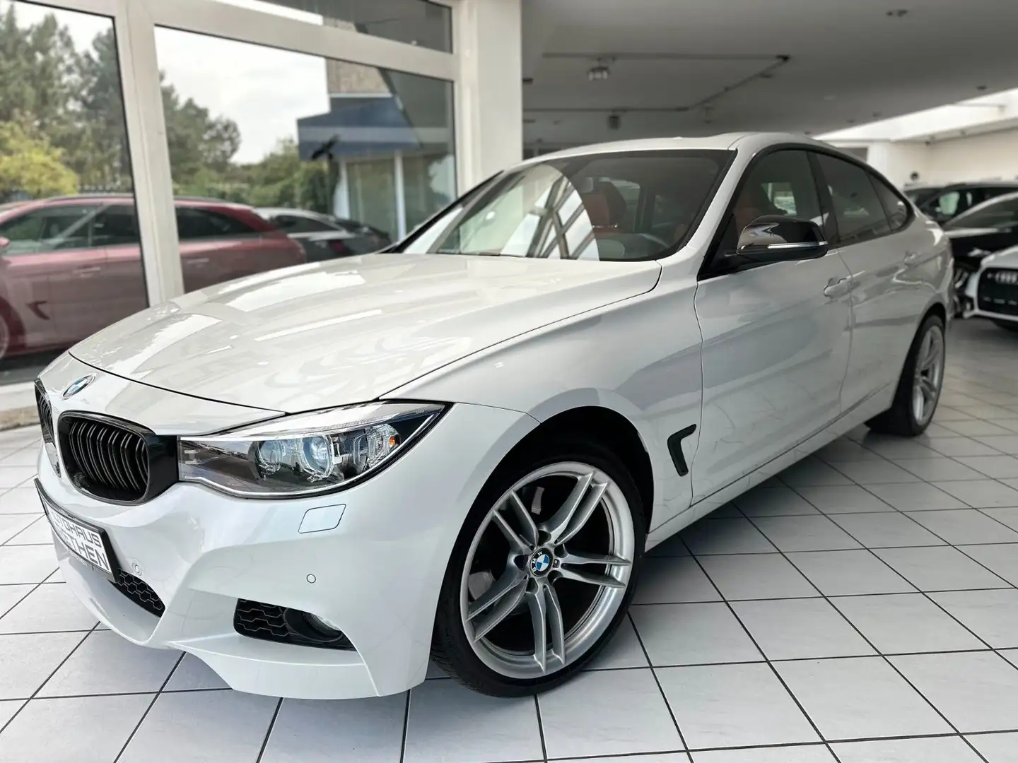 BMW 335 335i GT xDrive *M SPORT*KAMERA*PANORAMA* Weiß - 2